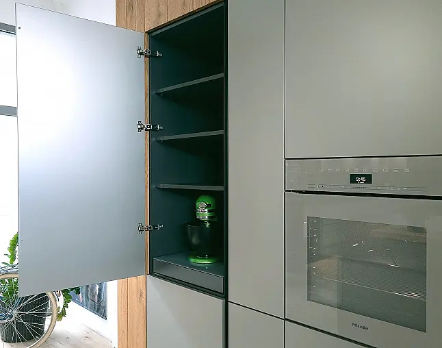 Miele Combi-Dampfgarer m. HydroClean + Backofen m. Kernthermometer, Klimagaren &amp; Pyrolyse + Kaffeeautomat + Wärmeschublade + Gefrierer + XL-Kühlschrank m. Frischschubladen + Geschirrspüler. berbel Muldenlüfter m. Indukt. &amp; permalyt. 2Zonen-Weinkühlschrank