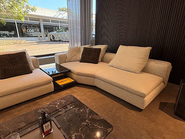 Ecksofa mit Sofatisch