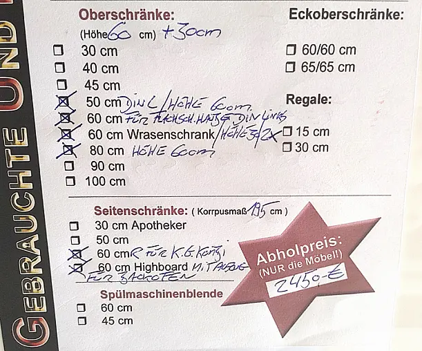 Ausstellungsküche / Front: weiß/ Hochgl./ Lacklaminat/ Nr. 302