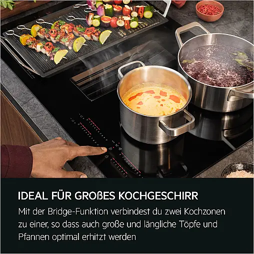 Modernes, neues Induktionskochfeld von AEG mit integrierter Muldenlüftung Umluft oder Abluft