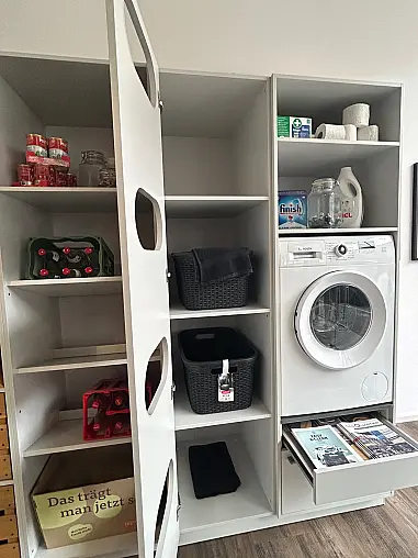 moderner Hauswirtschaftsraum