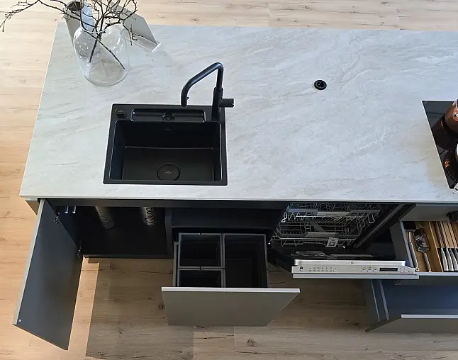 TOP-AKTUELLE HIGH-END GERÄTEAUSSTATTUNG VON GAGGENAU: Backofen mit 300°C -Backstein + separater Dampfbackofen (beide  mit Kerntemperatursensor) + Kaffeeautomat + Wärmeschublade + Vakuumierer! berbel Muldenlüfter mit Infinity-Kochfeld u. permalyt-Filter!