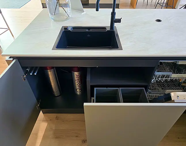 TOP-AKTUELLE HIGH-END GERÄTEAUSSTATTUNG VON GAGGENAU: Backofen mit 300°C -Backstein + separater Dampfbackofen (beide  mit Kerntemperatursensor) + Kaffeeautomat + Wärmeschublade + Vakuumierer! berbel Muldenlüfter mit Infinity-Kochfeld u. permalyt-Filter!