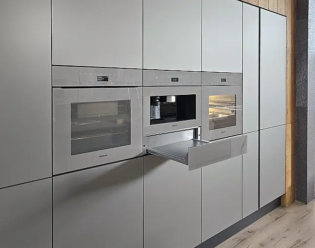 Miele Combi-Dampfgarer m. HydroClean + Backofen m. Kernthermometer, Klimagaren &amp; Pyrolyse + Kaffeeautomat + Wärmeschublade + Gefrierer + XL-Kühlschrank m. Frischschubladen + Geschirrspüler. berbel Muldenlüfter m. Indukt. &amp; permalyt. 2Zonen-Weinkühlschrank