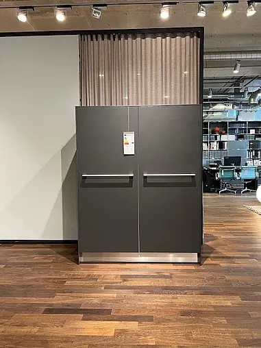 minimalistische Pantry bulthaup b3, Farbe graphit, Ausstellungsküche
