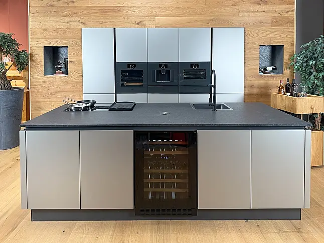 GAGGENAU-GERÄTE DER NEUESTEN GENERATION: Backofen mit Vollauszug&amp;Backstein + Kaffeevollautomat + Dampfbackofen + zwei Wärmeschubladen | Vakuumierer möglich | 2-Zonen-Weinklimaschrank und neuester berbel Muldenlüfter mit permalyt-Filter | Quooker möglich!