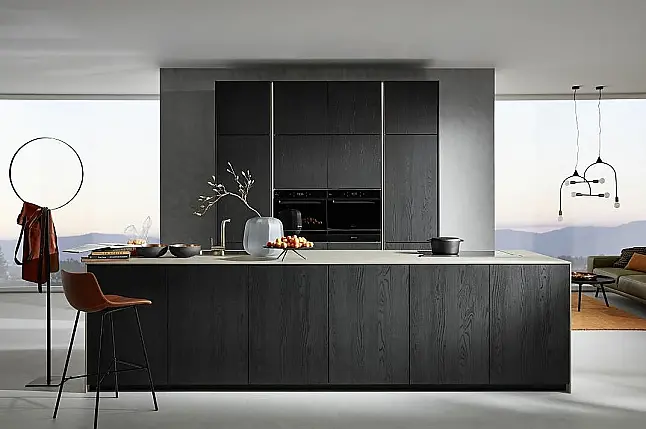 Moderne Inselküche in Eiche Nero