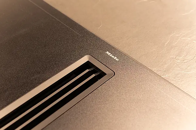 Eine hochwertige Inselküche mit High-End Miele Geräten