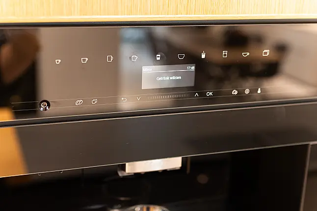 Eine hochwertige Inselküche mit High-End Miele Geräten