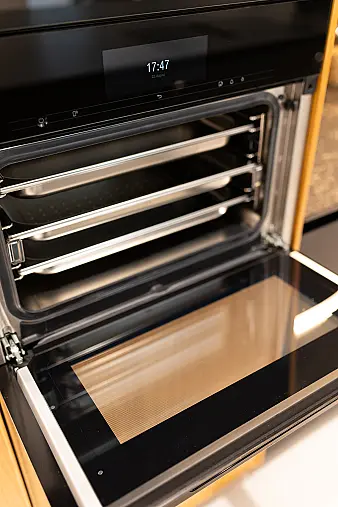 Eine hochwertige Inselküche mit High-End Miele Geräten