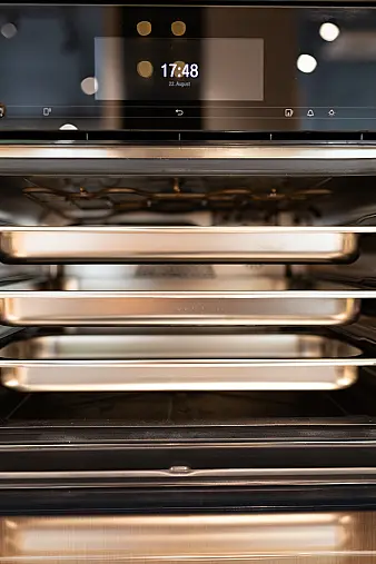 Eine hochwertige Inselküche mit High-End Miele Geräten