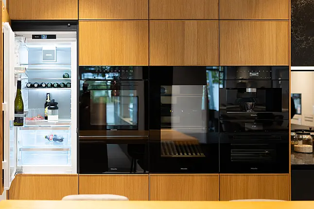 Eine hochwertige Inselküche mit High-End Miele Geräten