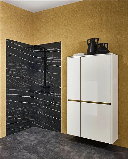 Exklusives Badezimmer mit zwei Waschbecken  und zwei LED-Spiegel - Keramik Arbeitsplatten - Magnolia Hochglanz