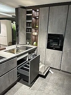 moderne L-Küche in Betonoptik grifflos