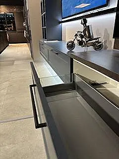 elegante Wohnwand im modernen Landhausstil