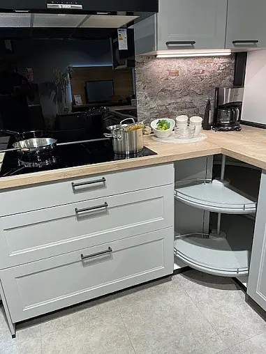 Landhausküche mit Stauraum