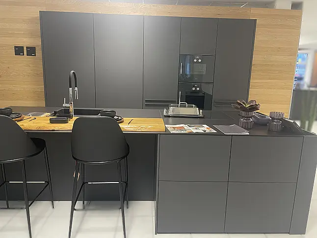 Hochwertige LEICHT Küche mit Gaggenau Geräten