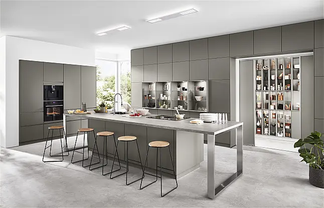 moderne U-Form Küche  in TAUPEGRAU ULTRAMATT