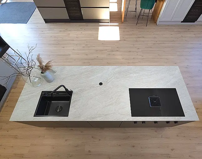 TOP-AKTUELLE HIGH-END GERÄTEAUSSTATTUNG VON GAGGENAU: Backofen mit 300°C -Backstein + separater Dampfbackofen (beide  mit Kerntemperatursensor) + Kaffeeautomat + Wärmeschublade + Vakuumierer! berbel Muldenlüfter mit Infinity-Kochfeld u. permalyt-Filter!