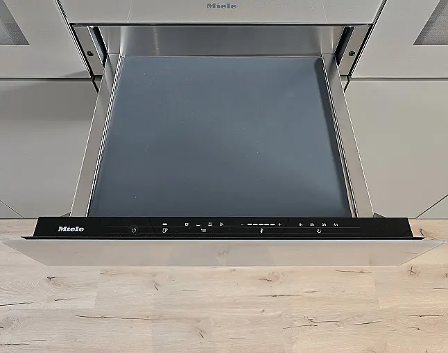 Miele Combi-Dampfgarer m. HydroClean + Backofen m. Kernthermometer, Klimagaren &amp; Pyrolyse + Kaffeeautomat + Wärmeschublade + Gefrierer + XL-Kühlschrank m. Frischschubladen + Geschirrspüler. berbel Muldenlüfter m. Indukt. &amp; permalyt. 2Zonen-Weinkühlschrank