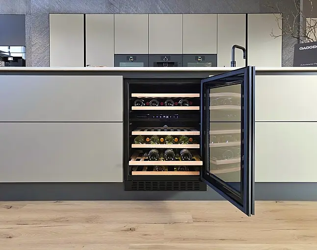 TOP-AKTUELLE HIGH-END GERÄTEAUSSTATTUNG VON GAGGENAU: Backofen mit 300°C -Backstein + separater Dampfbackofen (beide  mit Kerntemperatursensor) + Kaffeeautomat + Wärmeschublade + Vakuumierer! berbel Muldenlüfter mit Infinity-Kochfeld u. permalyt-Filter!