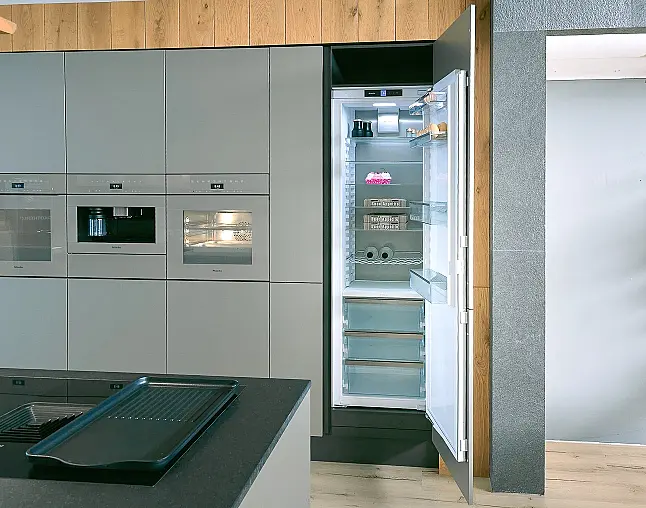 Miele Combi-Dampfgarer m. HydroClean + Backofen m. Kernthermometer, Klimagaren &amp; Pyrolyse + Kaffeeautomat + Wärmeschublade + Gefrierer + XL-Kühlschrank m. Frischschubladen + Geschirrspüler. berbel Muldenlüfter m. Indukt. &amp; permalyt. 2Zonen-Weinkühlschrank