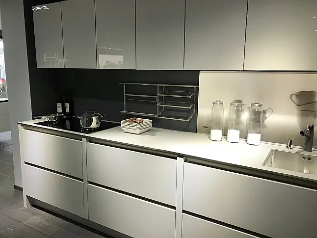 Musterküche S 2 -SLG sterlinggrau hochglänzend smartlack
