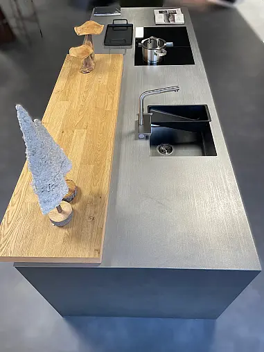 Vollwertige Ausstellungsküche mit massiver Edelstahl Arbeitsplatte