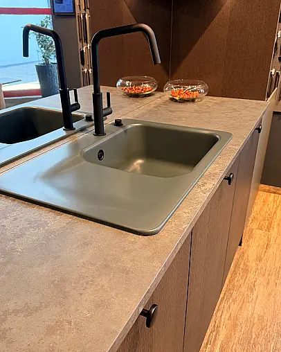 Bauformat Musterküche – Moderne Designküche mit Kochinsel und Premium-Ausstattung
