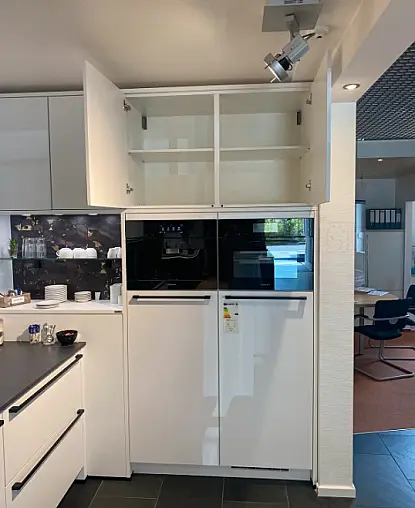 Elegante L-Küche in Weiß Matt