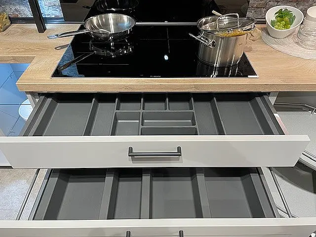 Landhausküche mit Stauraum