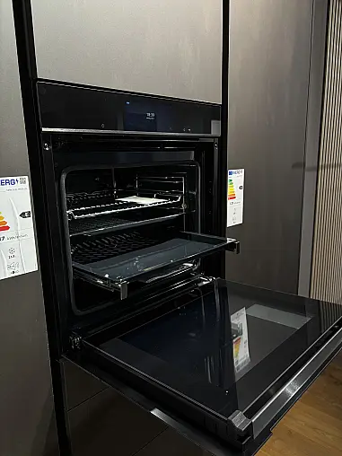 stilvolle Küche mit Kochinsel und wunderschöner Urholz antik Eichen Thekenplatte