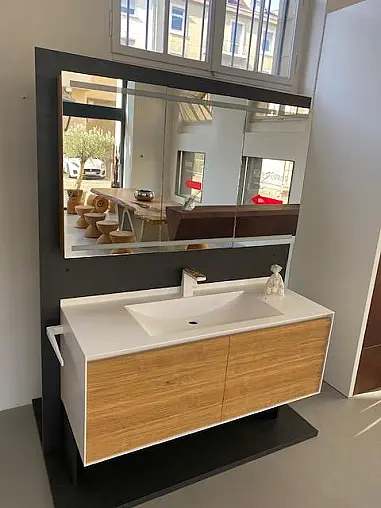 Corian Badunterschrank mit Spiegelschrank