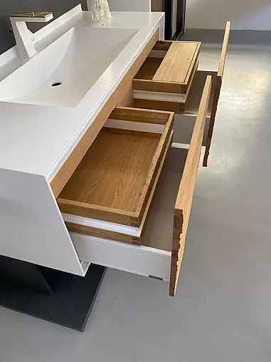 Corian Badunterschrank mit Spiegelschrank