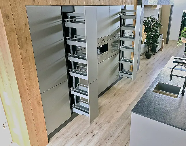 Miele Combi-Dampfgarer m. HydroClean + Backofen m. Kernthermometer, Klimagaren &amp; Pyrolyse + Kaffeeautomat + Wärmeschublade + Gefrierer + XL-Kühlschrank m. Frischschubladen + Geschirrspüler. berbel Muldenlüfter m. Indukt. &amp; permalyt. 2Zonen-Weinkühlschrank