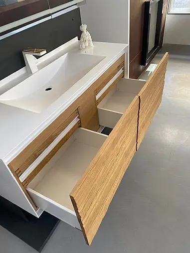 Corian Badunterschrank mit Spiegelschrank