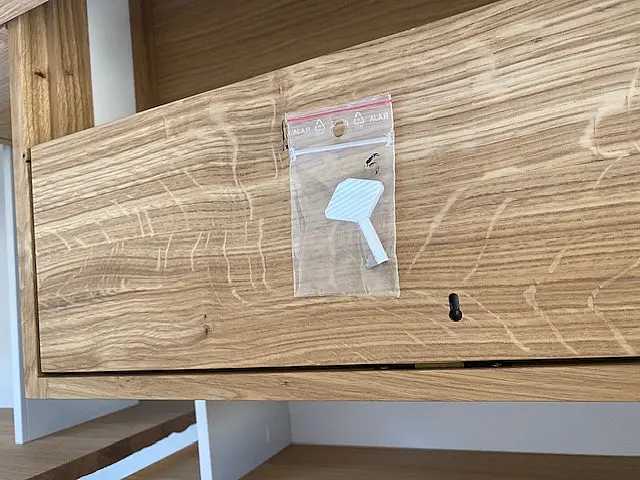 Corian Badunterschrank mit Spiegelschrank
