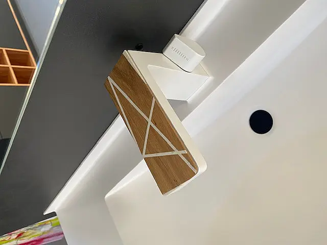 Corian Badunterschrank mit Spiegelschrank