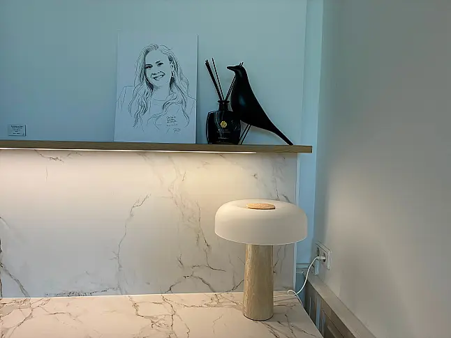 Design-Champagner-Bar | Ballerina Echtholzfurnier &amp; Lichtkonzept I Dekton marmoriert