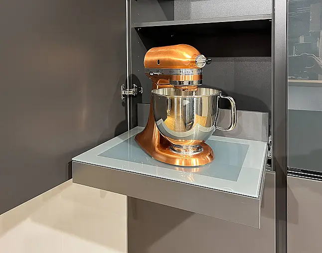 TOP-GERÄTEAUSSTATTUNG: Kombi-Dampfgarer mit Klimagaren und Bratautomatik, Kaffeeautomatik &amp; XXL-Geschirrspüler | Wärmeschublade | berbel Muldenlüfter + Induktion + permalyt und Kühlschrank mit Frische-Schubladen &amp; Gefrierer | 2-Zonen-Weinklimaschrank