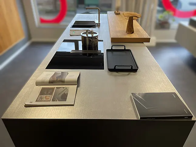 Vollwertige Ausstellungsküche mit massiver Edelstahl Arbeitsplatte