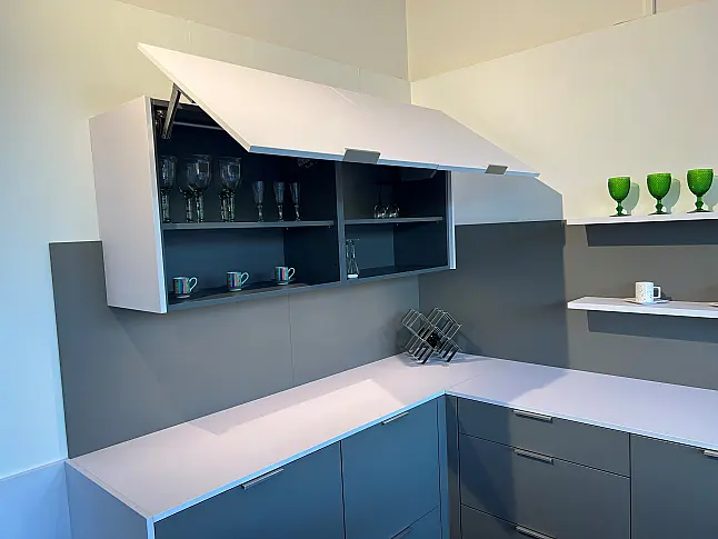 - inklusive Naturstein-Arbeitsplatte