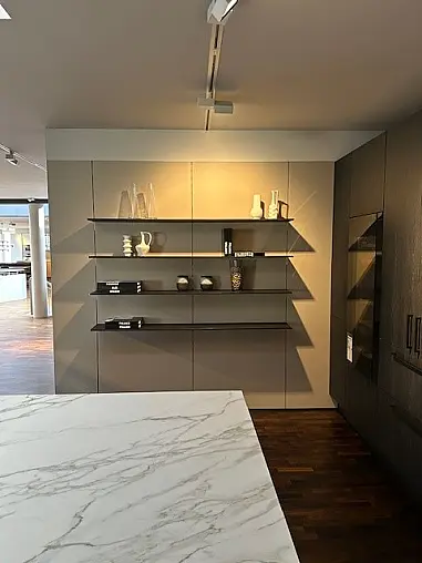 Küche mit Insel + Back Kitchen