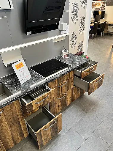 kleine Küche mit Sitzplatz