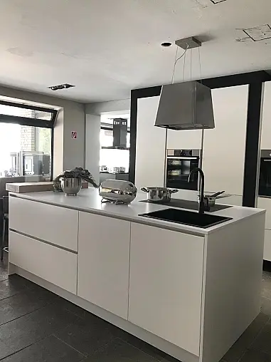 MUSTERKÜCHE WEISS SOFTLACK MATT