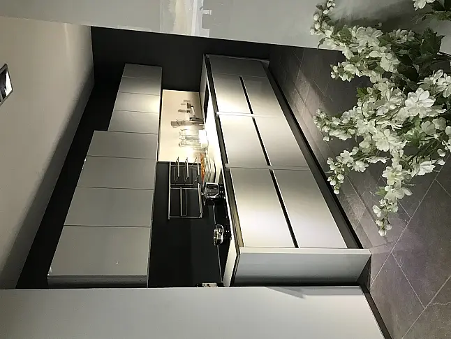 Musterküche S 2 -SLG sterlinggrau hochglänzend smartlack