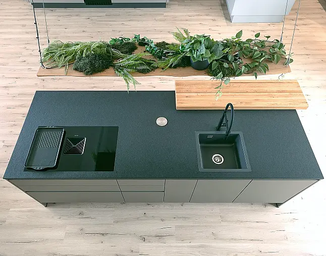 Miele Combi-Dampfgarer m. HydroClean + Backofen m. Kernthermometer, Klimagaren &amp; Pyrolyse + Kaffeeautomat + Wärmeschublade + Gefrierer + XL-Kühlschrank m. Frischschubladen + Geschirrspüler. berbel Muldenlüfter m. Indukt. &amp; permalyt. 2Zonen-Weinkühlschrank