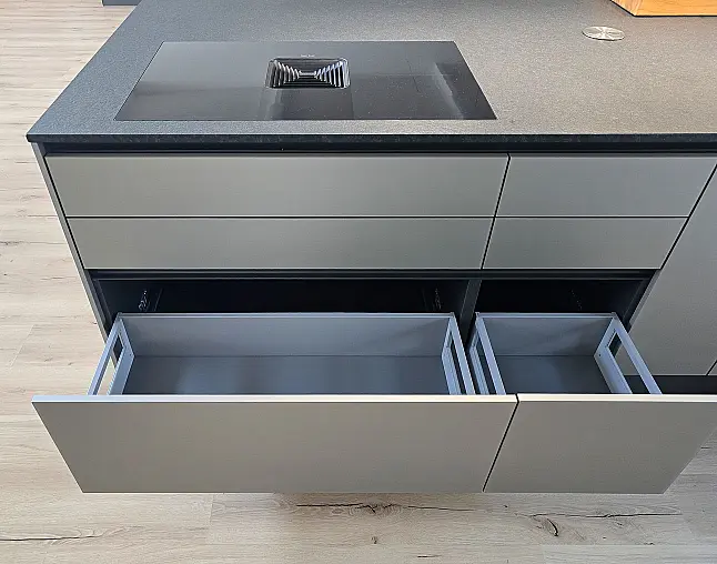 Miele Combi-Dampfgarer m. HydroClean + Backofen m. Kernthermometer, Klimagaren &amp; Pyrolyse + Kaffeeautomat + Wärmeschublade + Gefrierer + XL-Kühlschrank m. Frischschubladen + Geschirrspüler. berbel Muldenlüfter m. Indukt. &amp; permalyt. 2Zonen-Weinkühlschrank
