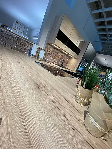 Abverkaufsküche Nobilia Touch Lacklaminat schwarz und Riva San Remo