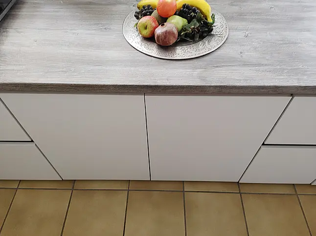 Topp Ausstellungsküche / Front: weiß / matt / Lacklaminat / Grifflos Küche Nr. 308